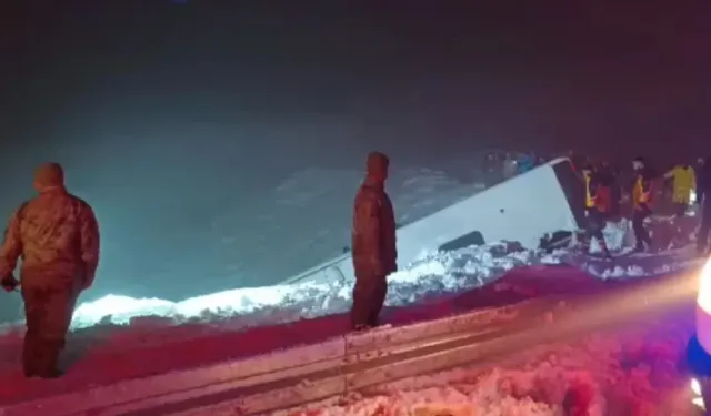 Son Dakika Otobüs Devrildi: 4 Ölü, 24 Yaralı!