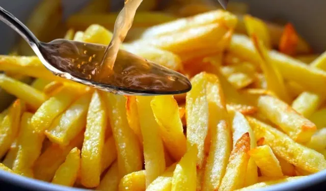 Usta aşçıların patates kızartması sırrı! Yağına bir kaşık ekleyin