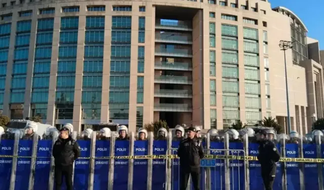 Avukatı, 'Cumhurbaşkanımızın yemeğine katıldı' savunması yaptı, protestocu genç serbest bırakıldı