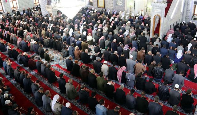 Cuma hutbesi tam metni yayımlandı: 18 Nisan Cuma hutbesi konusu nedir? Cuma namazı saat kaçta kılınacak belli oldu! İşte 18 Nisan il il cuma namazı vakti