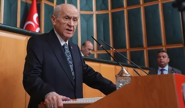 Devlet Bahçeli ne ameliyatı oldu? Uzun zaman sonra görüntülenmesiyle yaşı gündeme geldi! Devlet Bahçeli hiç evlendi mi? Gençlik fotoğrafı ve hayatına dair bilgiler
