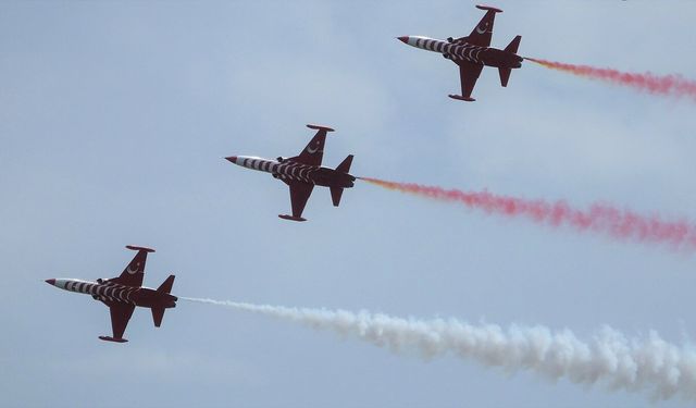 Mersin'de jet uçak sesleri nereden, neden geliyor? (17 Nisan 2025 Perşembe)