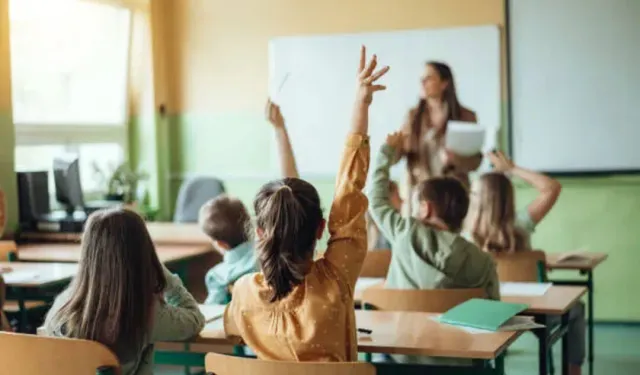 Kadrolu öğretmenler ne kadar ek ders alacak? 2025 DYK ek ders ücreti ne kadar oldu?