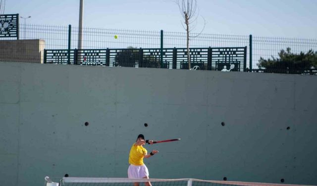 Kuşadası Tenis Kulübü’nde 19 Mayıs turnuvası heyecanı yaşandı