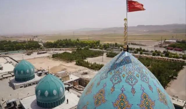 İntikam bayrağı olarak biliniyor: İran'da göndere çekilen kırmızı bayrak anlamı dikkat çekti!