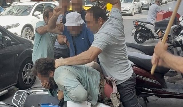 Yol ortasında öldüresiye darbettiler: O anlar kamerada