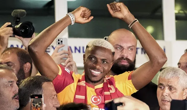Victor Osimhen İstanbul’da: “Evimdeyim”