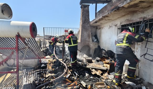 Patlıcan közlerken evin çatısını yaktı