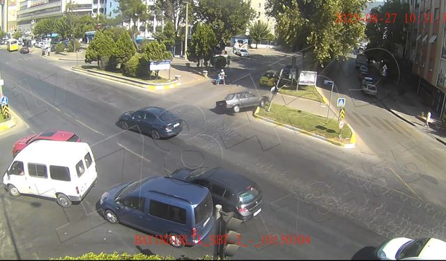 Efeler'de takla atan otomobilin görüntüsü çıktı