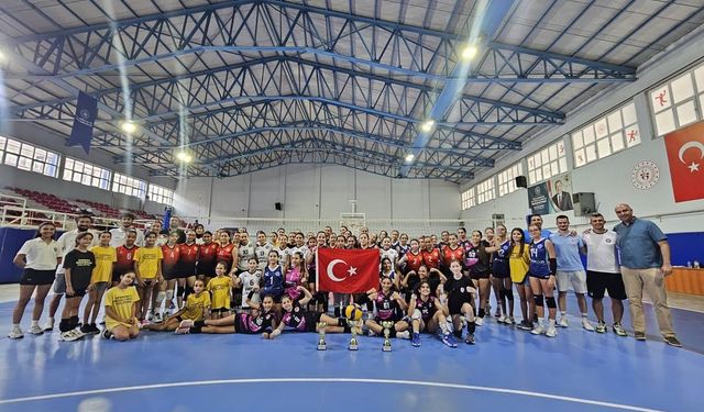 Germencik’te Zafer Kupası Voleybol Turnuvası düzenlendi