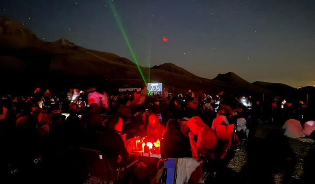 Gökyüzü tutkunları, meteor yağmurunu Kayseri’nin zirvesinde izledi