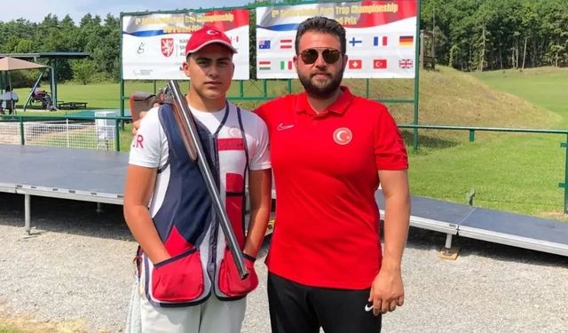 Aydınlı iki parmaklı şampiyon