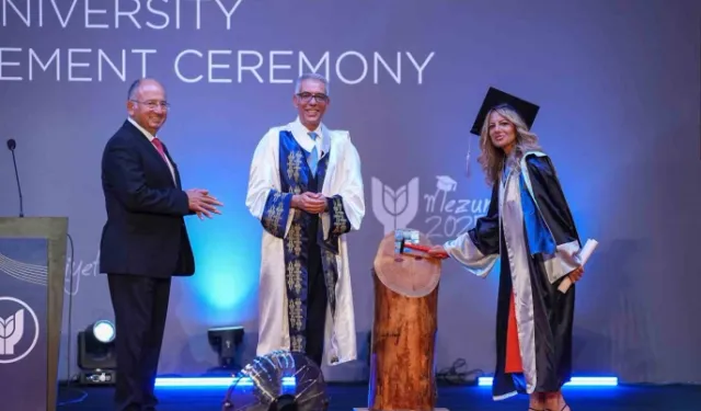 Hem Boğazı Geçti Hem 51 Yaşında Üniversiteyi Birincilikle Bitirdi