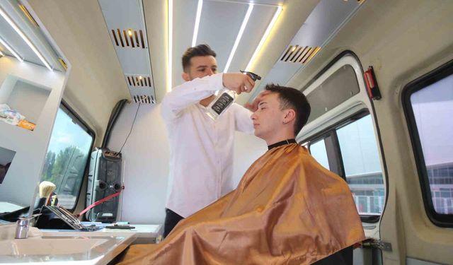 Tek telefonla müşterinin ayağına giden berber dükkânı