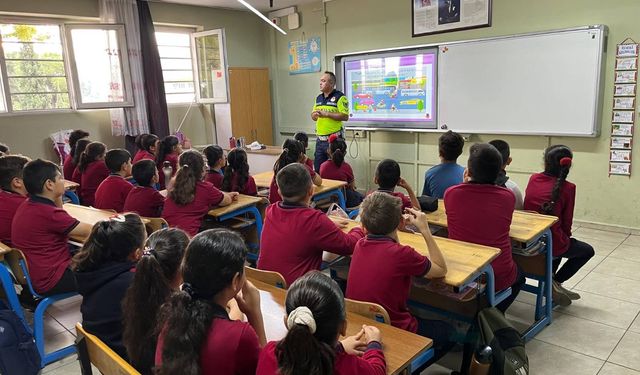 Minik Öğrencilere Jandarmadan Örnek Trafik Eğitimi