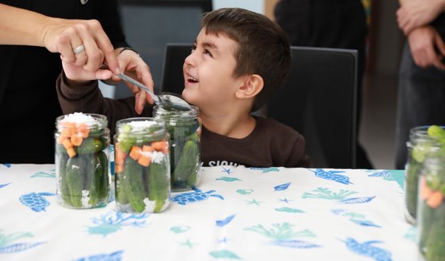 Efeler'in özel öğrencilerinden renkli etkinlik