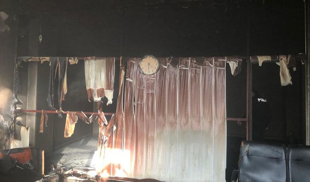 Aydın Karpuzlu'da Korku Dolu Anlar! Yeni Mahalle'deki İş Yeri Alevlere Teslim Oldu: İtfaiyenin Tüm Çabasına Rağmen Sonuç Hüsran!