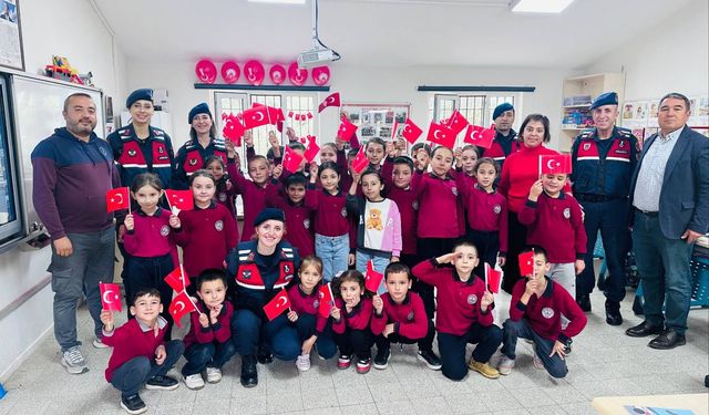 O Okula Jandarma'dan Ziyaret! Miniklerin Coşkusu Tavan Yaptı!