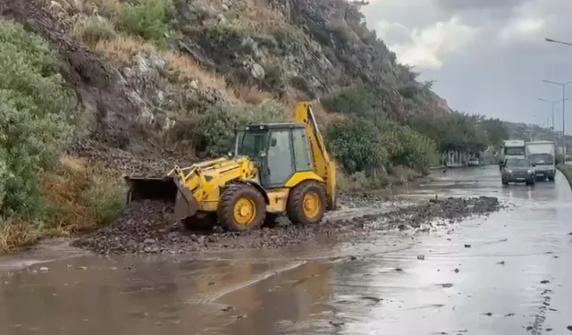 Aydın'da Gök Yarıldı! Ana Yol Sulara Gömüldü!