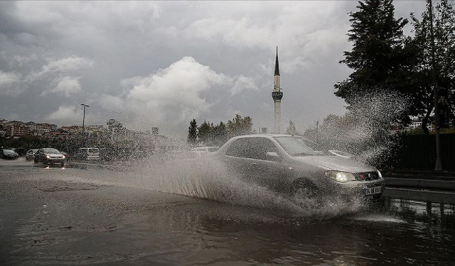 Foça'da Dehşet Veren Felaket! Sel Suları Bir Adamı Yuttu
