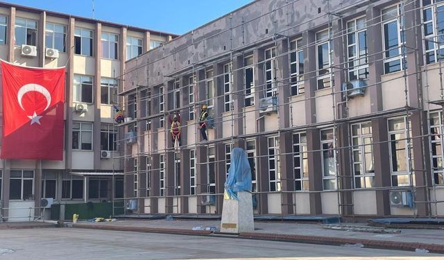 Aydın Adliyesi’nde dış cephe yenileme çalışmaları başladı