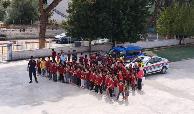 Buharkent’te Miniklere Jandarma Dersi: Görevler, Sorumluluklar ve Meraklı Sorular