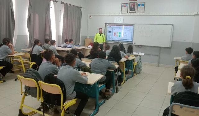 Merkez Ortaokulu Öğrencilerine Emniyet Kuralları Anlatıldı
