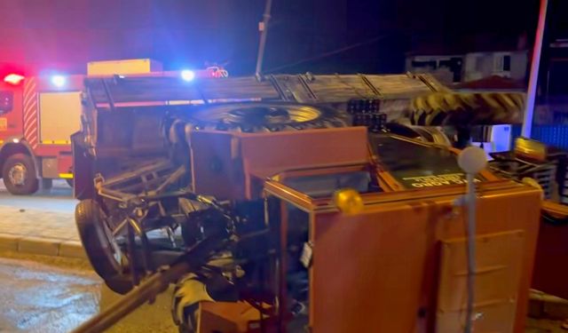 Söke’de Trafik Kazası: Römorklu Traktör Devrildi, 1 Kişi Yaralandı