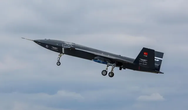 Bayraktar KIZILELMA, F-16’ya kilitlendi, simüle atışta tam isabet
