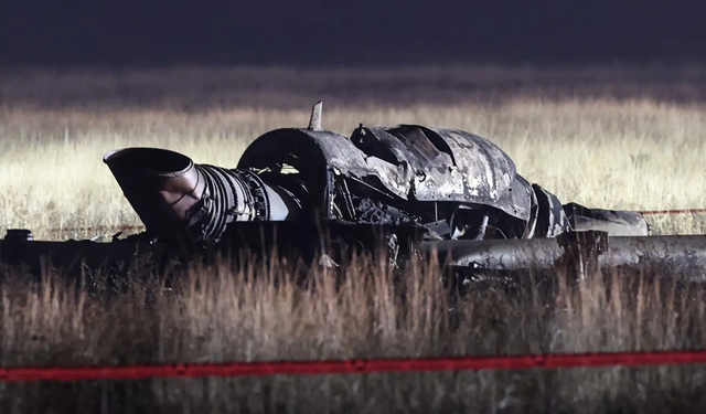 Gürcistan-Azerbaycan sınırında düşen kargo uçağından ilk görüntüler