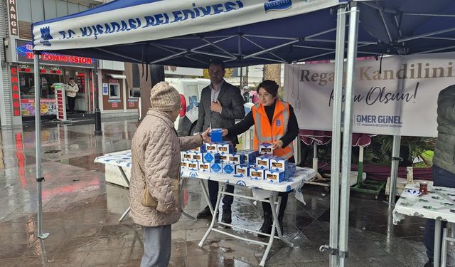 Kuşadası Belediyesinden kandil simidi ikramı