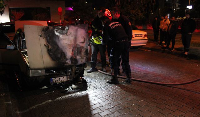 Aydın’da Park Halindeki Otomobil Alev Alarak Küle Döndü
