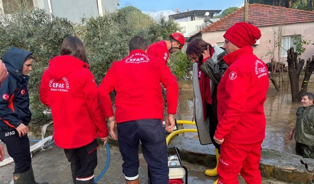 Efeler Belediyesi Söke'nin yardımına koştu: EFAK ekipleri bölgeye sevk edildi
