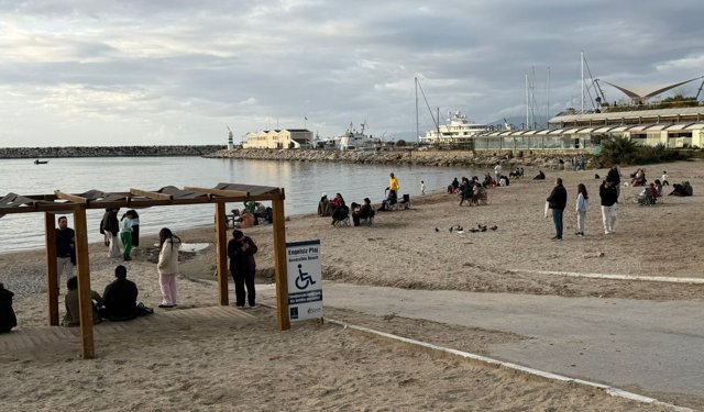 Kuşadası'nda fırtına sonrası bahar havası: Sahiller yeniden canlandı