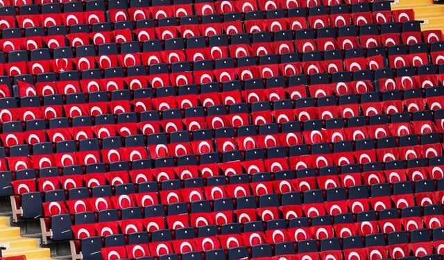 Fenerbahçe Tribünleri Aston Villa Maçı Öncesi Türk Bayraklarıyla Donatıldı