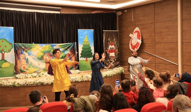 Başkan Yetişkin ara tatilde çocukları tiyatroyla buşuşturuyor