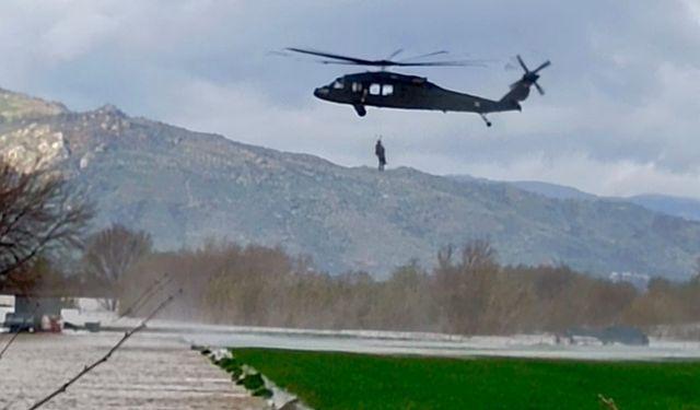 Koçarlı'da sel mağduru vatandaş helikopterle kurtarıldı