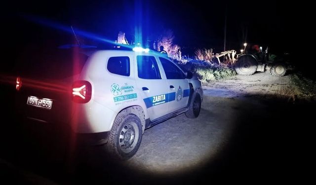 Bataklığa saplanan hayvan kurtarıldı