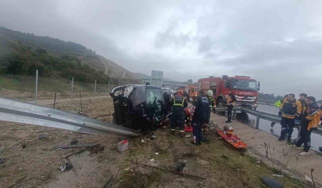 Yenipazar'da kontrolden çıkan araç bariyere çarptı: 2 ölü