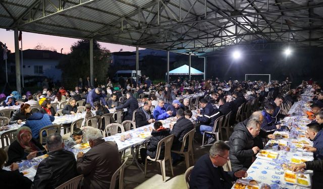 Efeler Belediyesi’nin iftar sofraları binlerce kişiyi ağırlıyor