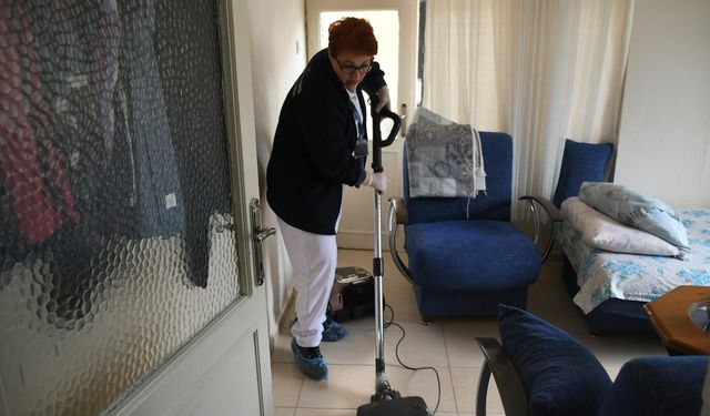 Kuşadası Belediyesi Evde Bakım Hizmetleri Devam Ediyor