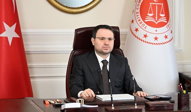 Akın Gürlek'i babasına şikayet etmişler