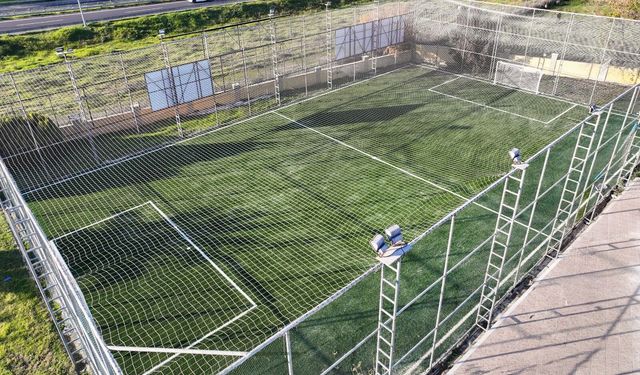 Çeştepe'deki halı saha yeniden hizmete açıldı