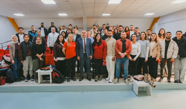 Yüzme Antrenörlük Kursu Aydın'da başladı