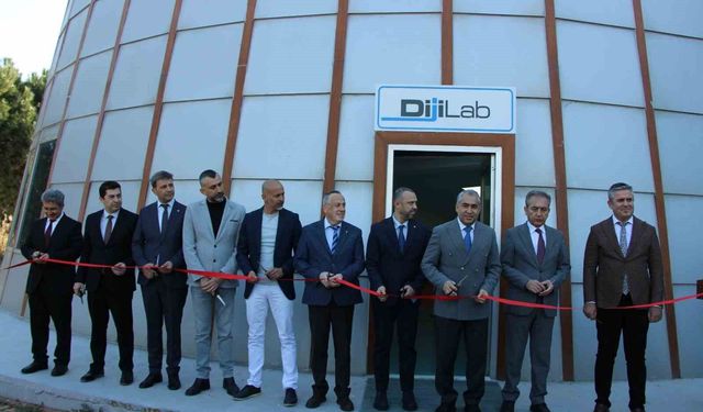 ADÜ'de dijital eğitim laboratuvarı açıldı