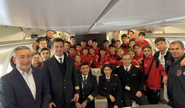 Katar'da mahsur kalan sporcular Türkiye'ye geldi