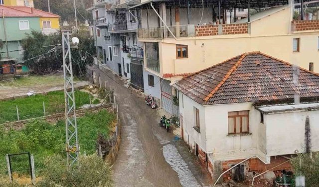 Köşk'te dolu yağışı etkili oldu, yollar beyaza büründü