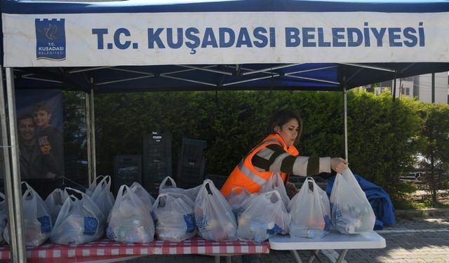 Kuşadası Belediyesi Beslenme Çantası Projesi Kararlılıkla Sürüyor