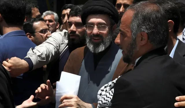 İran'da yeni dini lider Mücteba Hamaney oldu