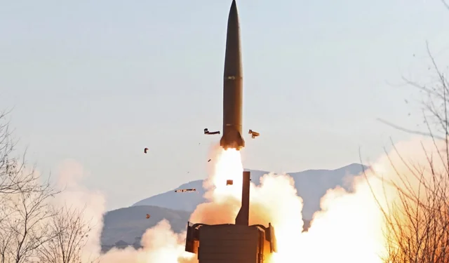 İran, İsrail'in merkezini balistik füze ile vurdu